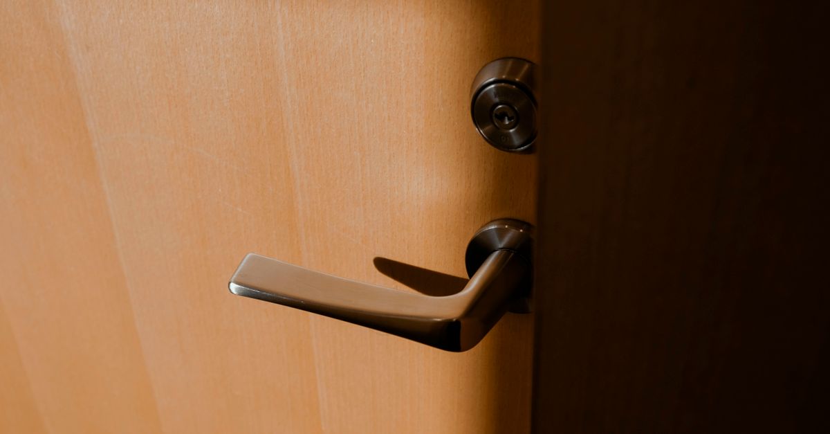 What Determines the Cost of Deadbolt Installation in New York City — King Locksmith NYC